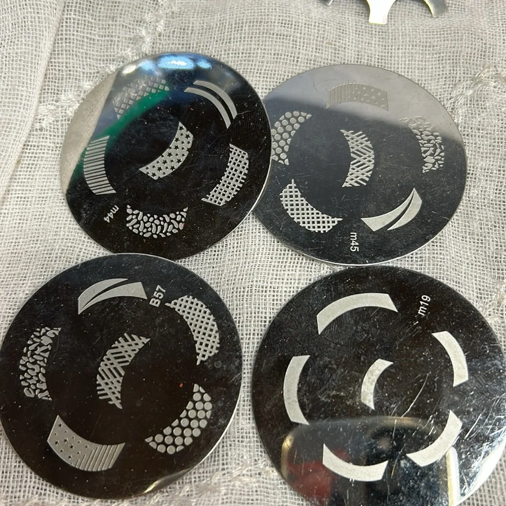 Manicure plate bundle: 29 circular, 1 easy french smile cut, rectangular plate